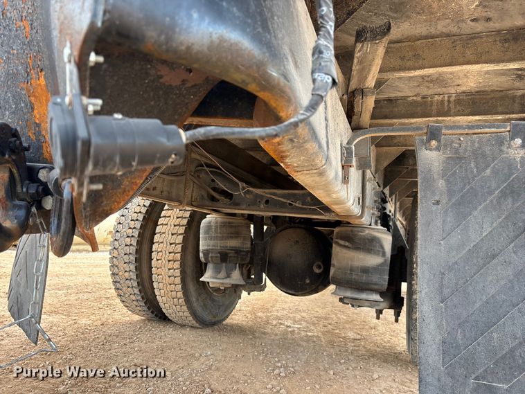 image for item ED2389 2003 International 4300 flatbed truck