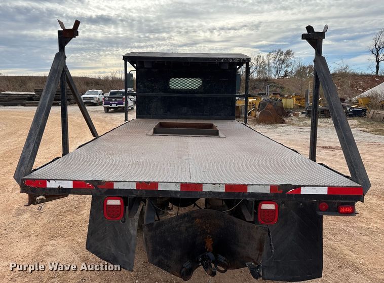image for item ED2389 2003 International 4300 flatbed truck