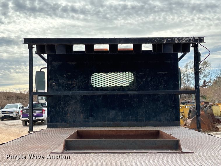 image for item ED2389 2003 International 4300 flatbed truck