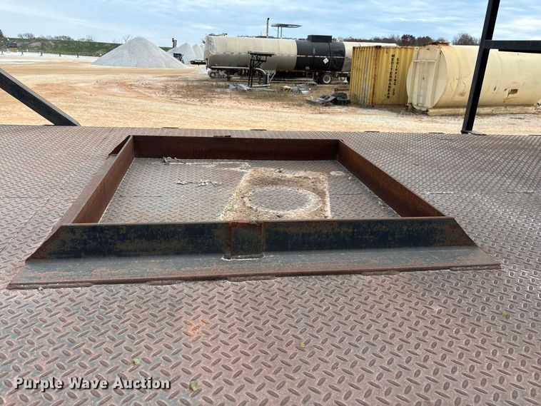 image for item ED2389 2003 International 4300 flatbed truck