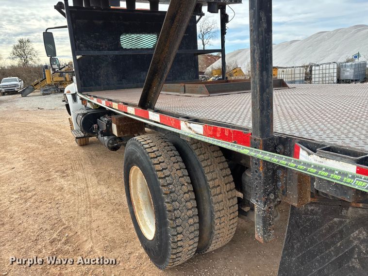 image for item ED2389 2003 International 4300 flatbed truck
