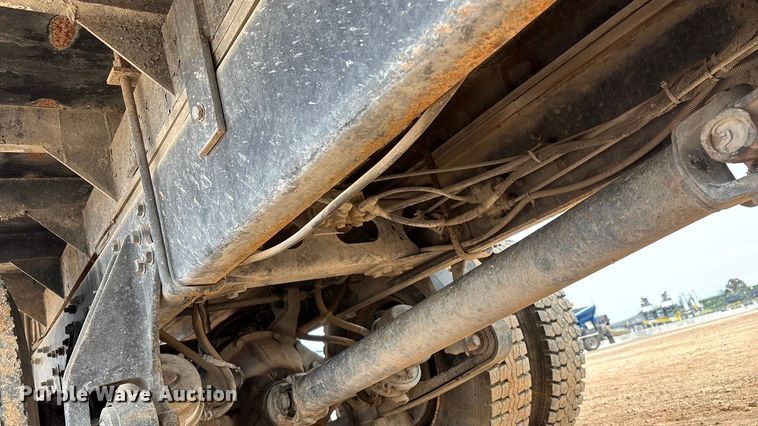 image for item ED2389 2003 International 4300 flatbed truck