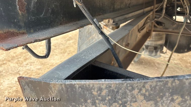 image for item ED2389 2003 International 4300 flatbed truck