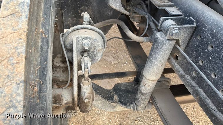 image for item ED2389 2003 International 4300 flatbed truck