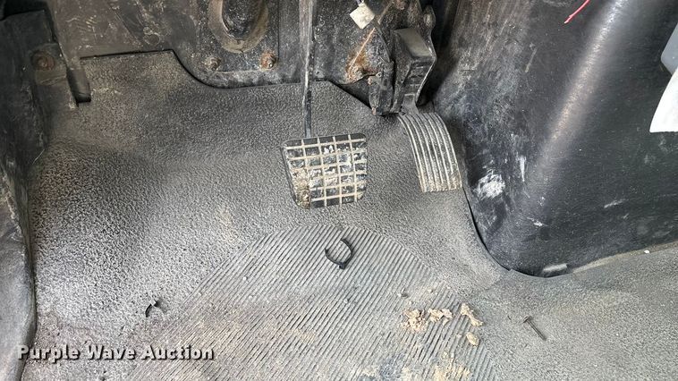 image for item ED2389 2003 International 4300 flatbed truck