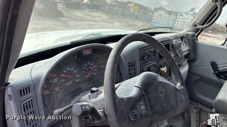 image for item ED2389 2003 International 4300 flatbed truck