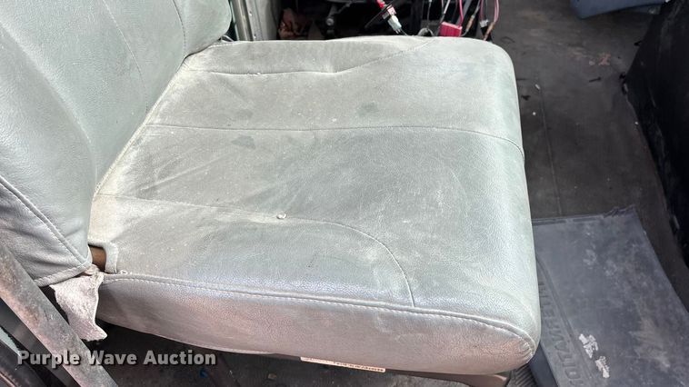 image for item ED2389 2003 International 4300 flatbed truck