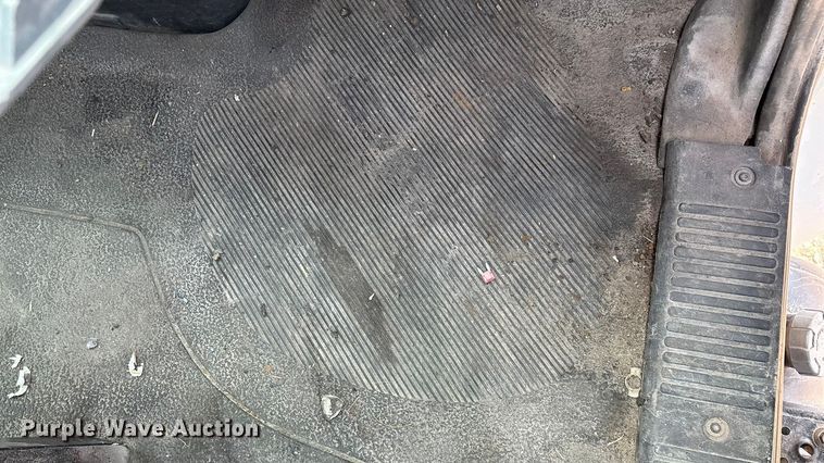 image for item ED2389 2003 International 4300 flatbed truck