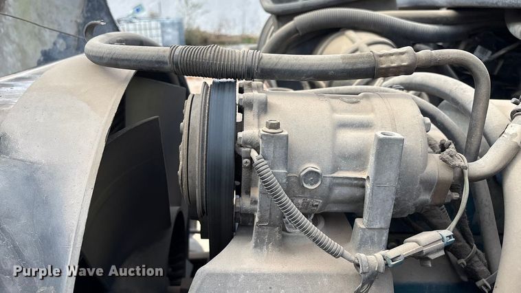 image for item ED2389 2003 International 4300 flatbed truck