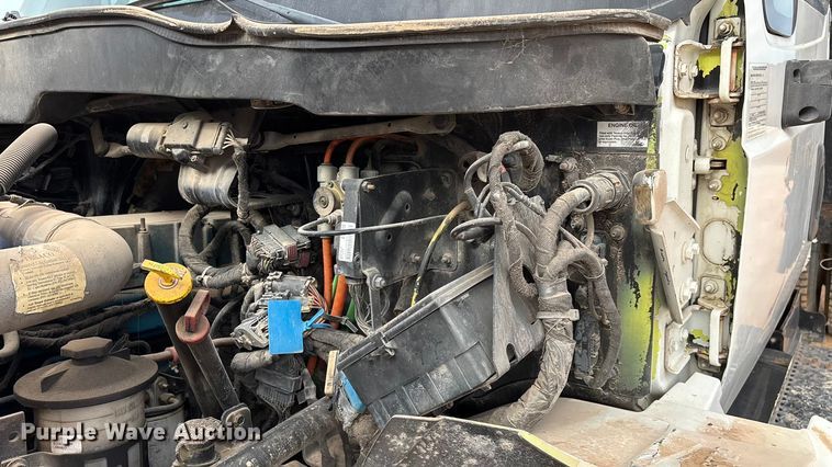 image for item ED2389 2003 International 4300 flatbed truck