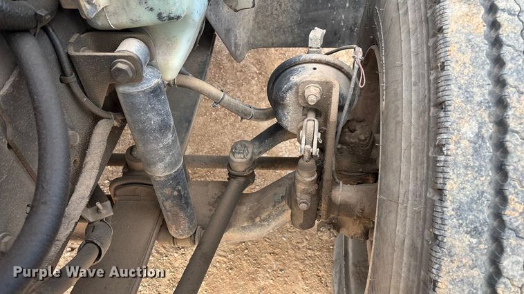 image for item ED2389 2003 International 4300 flatbed truck