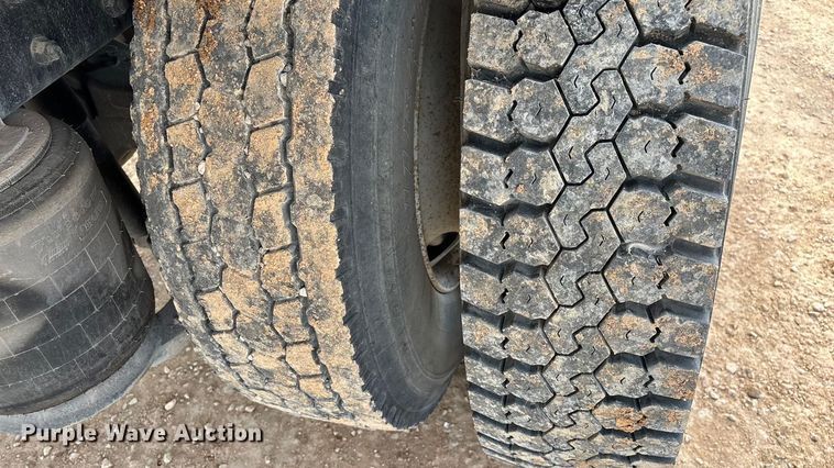 image for item ED2389 2003 International 4300 flatbed truck