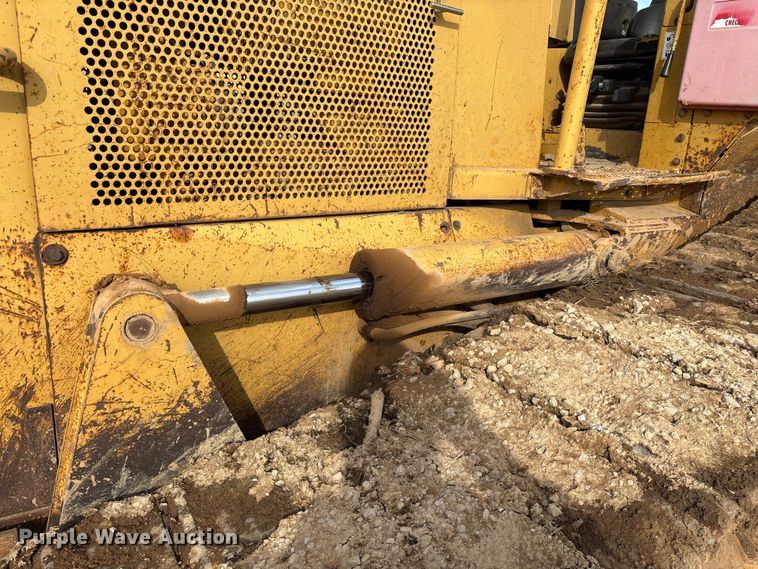 image for item ED2392 1998 Caterpillar D6M XL dozer