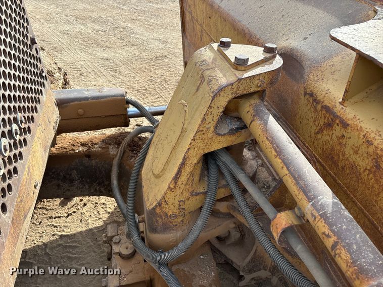 image for item ED2392 1998 Caterpillar D6M XL dozer