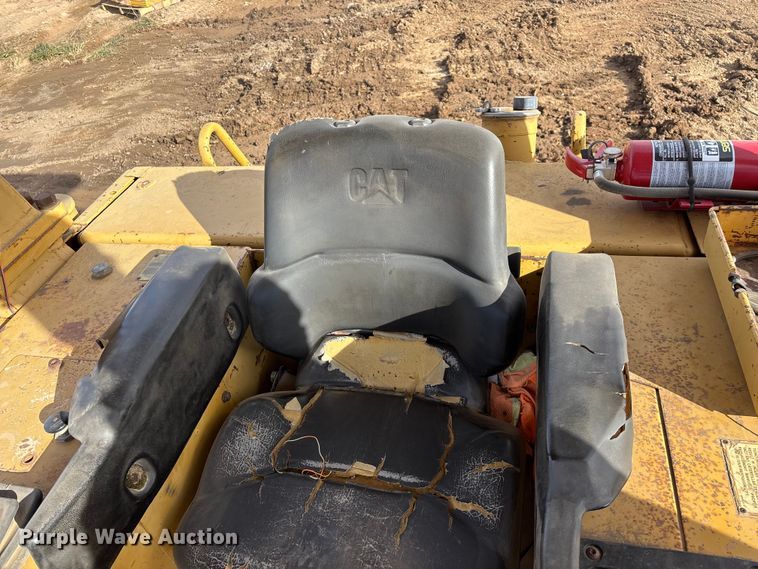 image for item ED2392 1998 Caterpillar D6M XL dozer