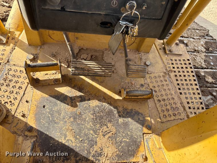 image for item ED2392 1998 Caterpillar D6M XL dozer