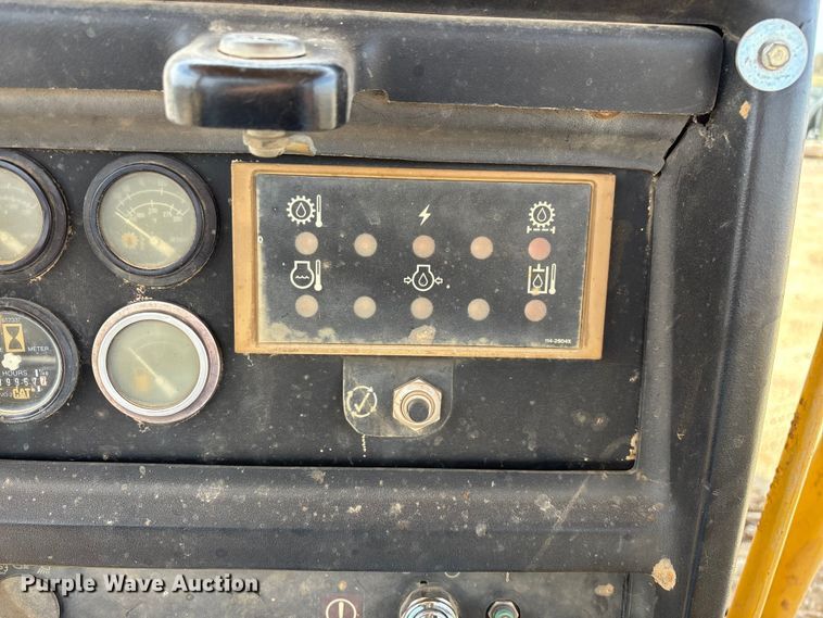 image for item ED2392 1998 Caterpillar D6M XL dozer