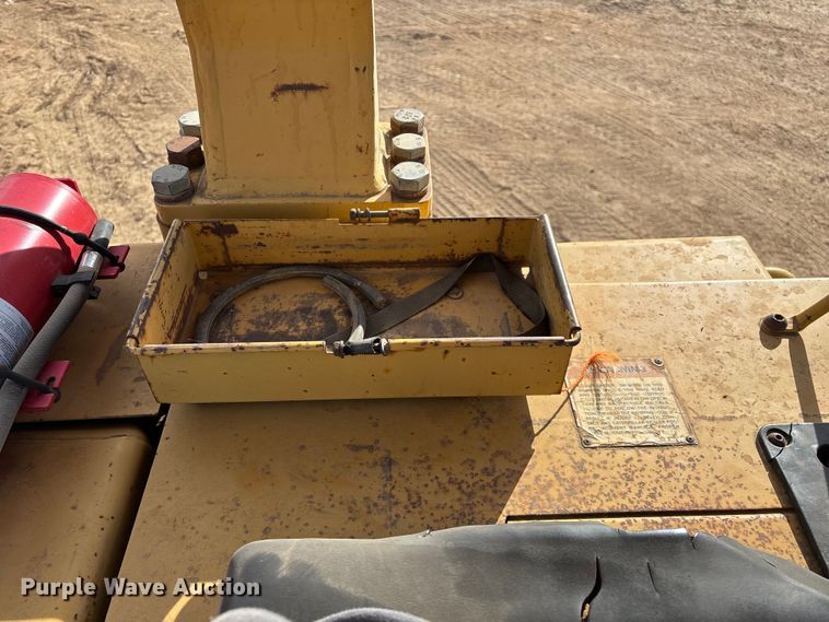 image for item ED2392 1998 Caterpillar D6M XL dozer