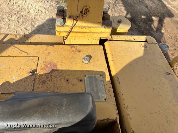 image for item ED2392 1998 Caterpillar D6M XL dozer