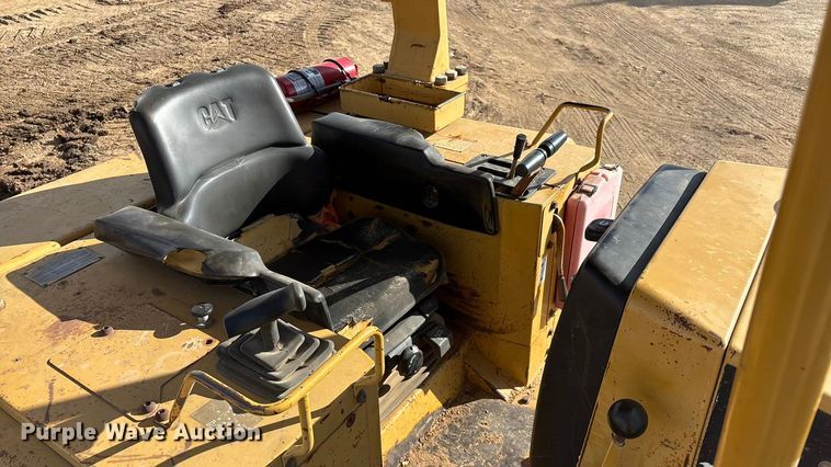 image for item ED2392 1998 Caterpillar D6M XL dozer