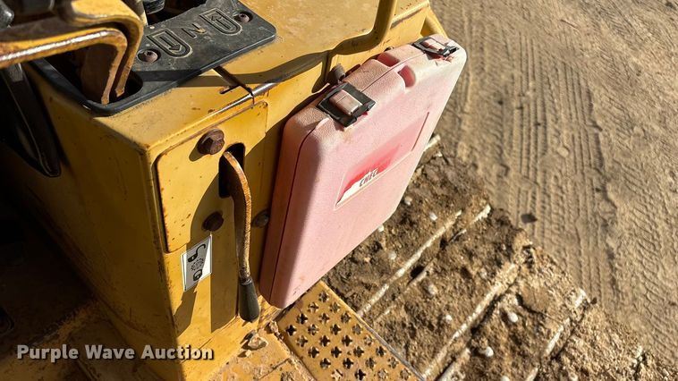 image for item ED2392 1998 Caterpillar D6M XL dozer