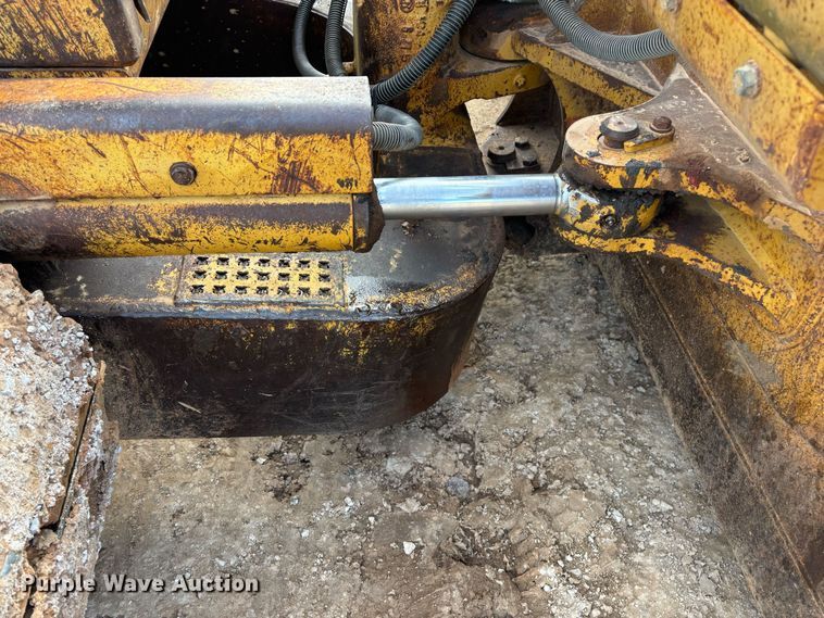 image for item ED2392 1998 Caterpillar D6M XL dozer