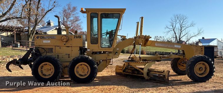 MOTOCONFORMADORA CHAMPION 710A 1988