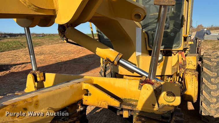 image for item ED2393 1988 Champion 710A motor grader