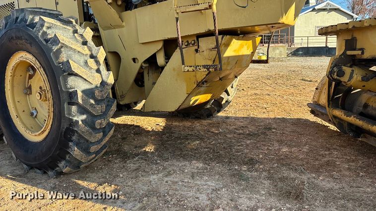 image for item ED2393 1988 Champion 710A motor grader