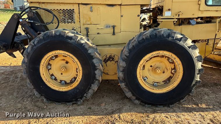 image for item ED2393 1988 Champion 710A motor grader