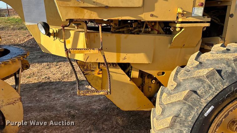 image for item ED2393 1988 Champion 710A motor grader