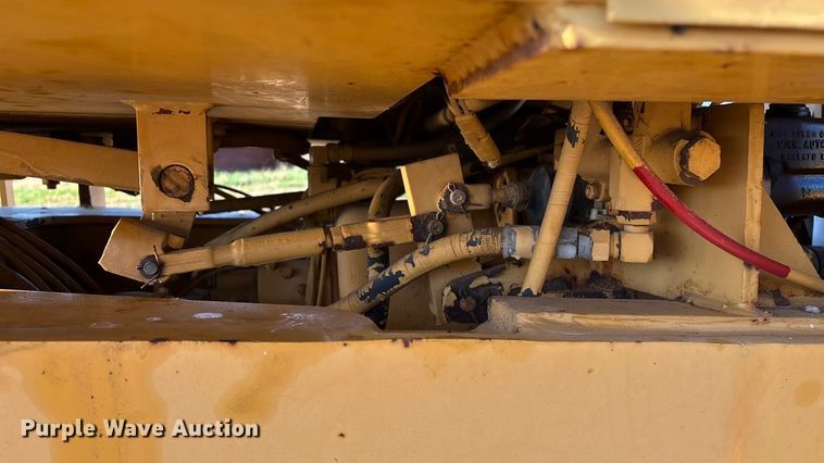 image for item ED2393 1988 Champion 710A motor grader