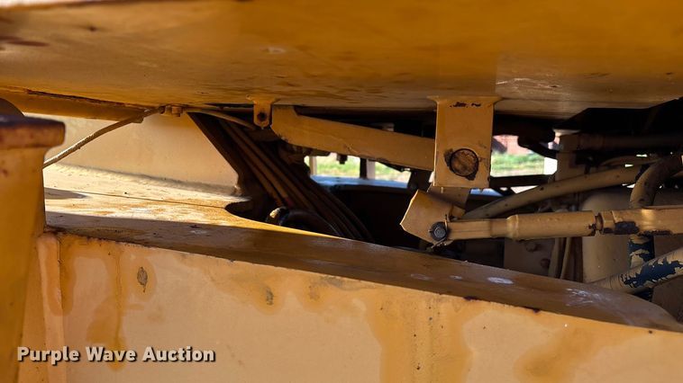 image for item ED2393 1988 Champion 710A motor grader