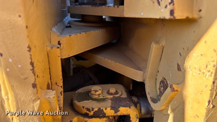 image for item ED2393 1988 Champion 710A motor grader