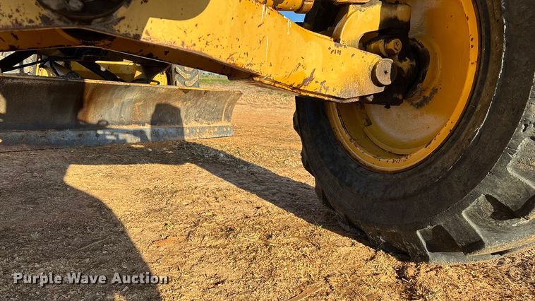 image for item ED2393 1988 Champion 710A motor grader