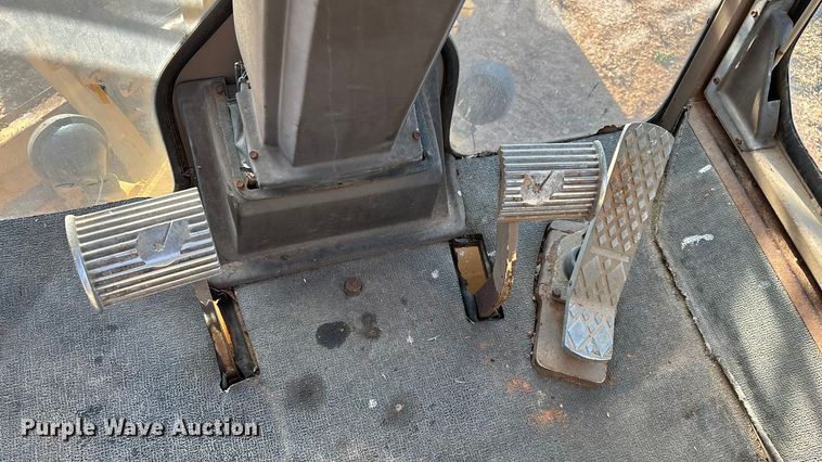 image for item ED2393 1988 Champion 710A motor grader