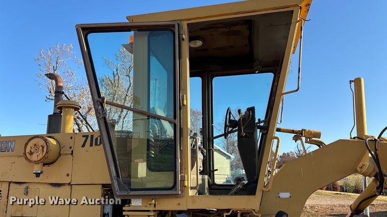 image for item ED2393 1988 Champion 710A motor grader