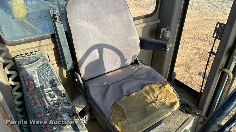 image for item ED2393 1988 Champion 710A motor grader