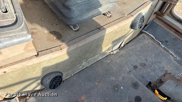 image for item ED2393 1988 Champion 710A motor grader