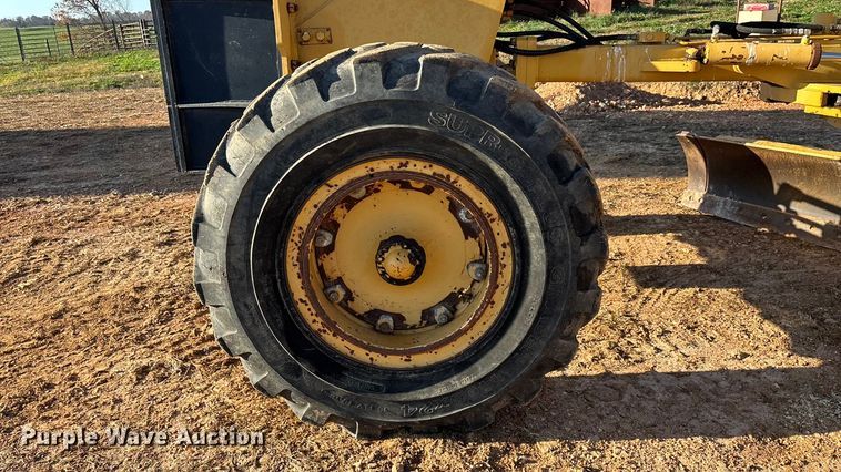 image for item ED2393 1988 Champion 710A motor grader