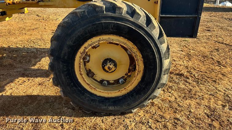 image for item ED2393 1988 Champion 710A motor grader