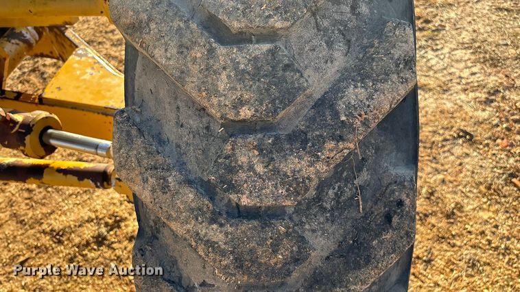 image for item ED2393 1988 Champion 710A motor grader