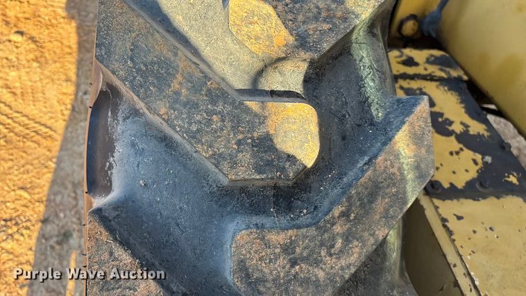 image for item ED2393 1988 Champion 710A motor grader