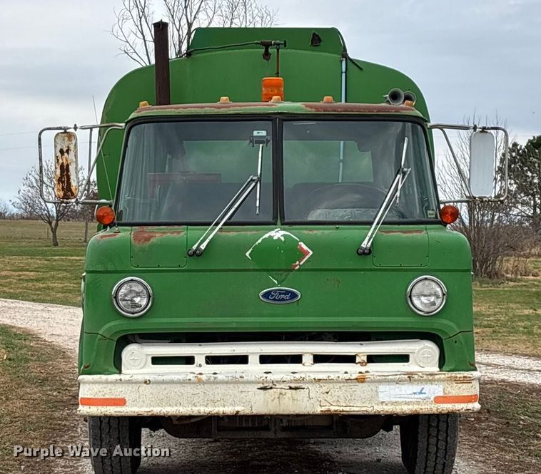 image for item ED2399 1988 Ford 8000 tank truck