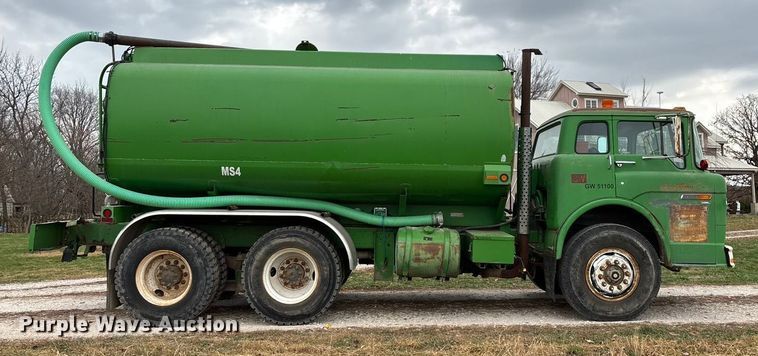 image for item ED2399 1988 Ford 8000 tank truck