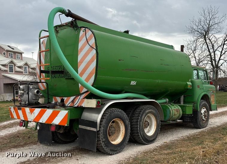 image for item ED2399 1988 Ford 8000 tank truck
