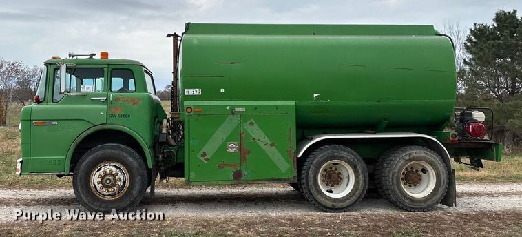 image for item ED2399 1988 Ford 8000 tank truck