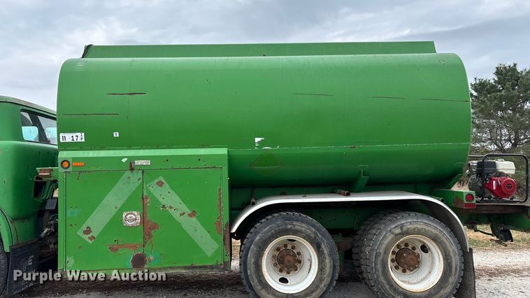 image for item ED2399 1988 Ford 8000 tank truck