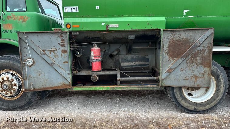 image for item ED2399 1988 Ford 8000 tank truck