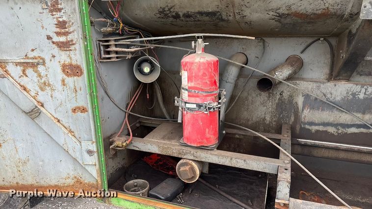 image for item ED2399 1988 Ford 8000 tank truck